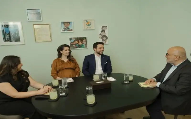 ولي العهد والأميرة رجوة يزوران شركة