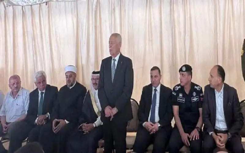 مندوبا عن الملك وولي العهد ..