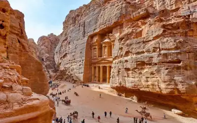 %23 تراجع أعداد السياح من زوار