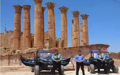 الأمن العام تسير دراجات الدفع الرباعي
