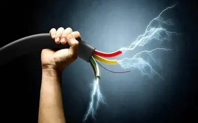 وفاة عامل وافد بصعقة كهربائية في