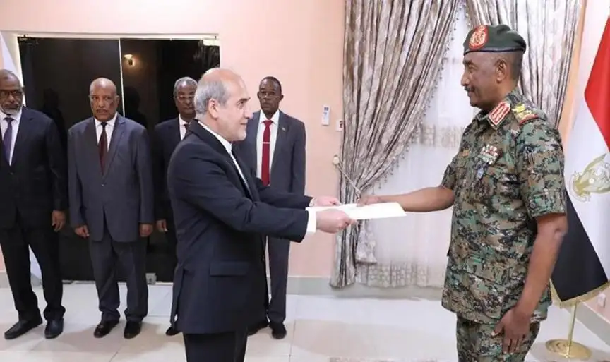 بعد قطيعة 8 سنوات.. البرهان يتسلم