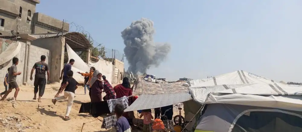 عشرات الشهداء والجرحى بقصف مدفعي وجوي