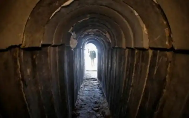 القسام تفجر نفقا بقوة صهيونية بعد