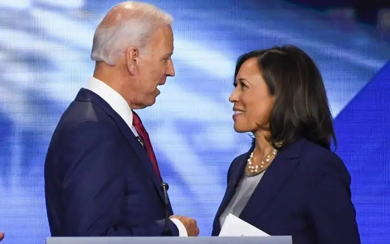 هل يمكن عزل بايدن من منصبه