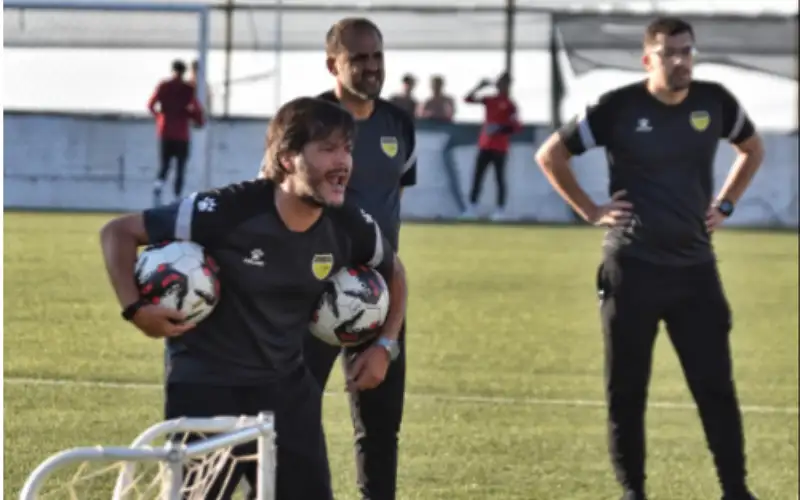 10 مدربين محليين و2 أجانب في