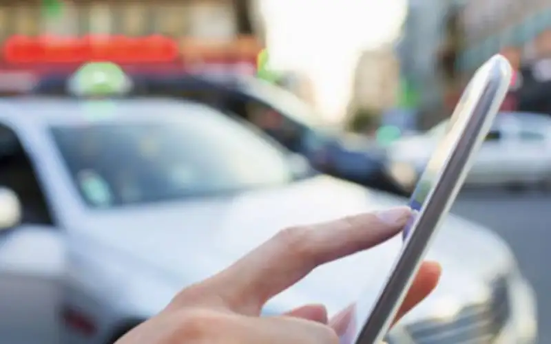 انخفاض عدد شركات تطبيقات النقل المرخصة