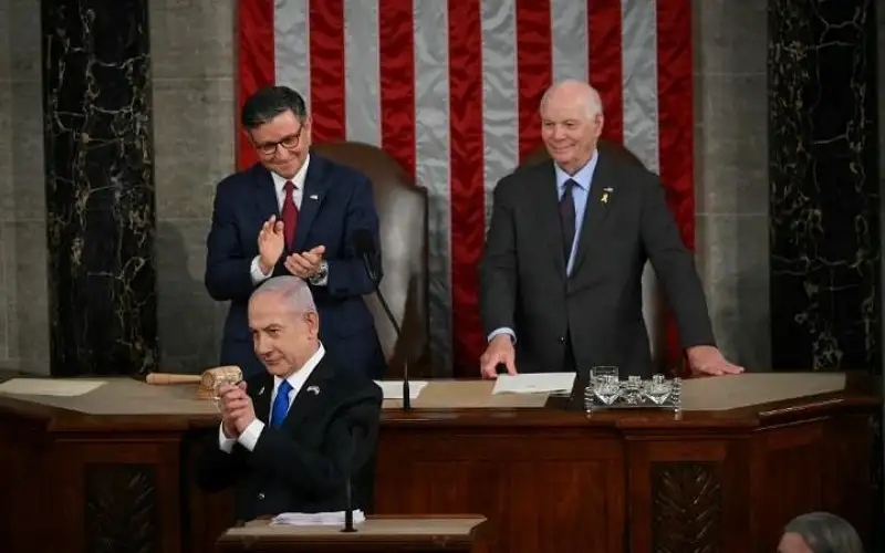 كم مرة صفق أعضاء الكونجرس لنتنياهو؟