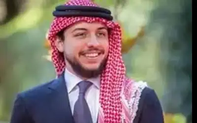 ولي العهد يحاور مجموعة من الشباب