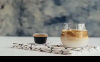 القهوة الساخنة أو المثلجة.. أيهما الأكثر