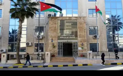 38382 عقد عمل من خلال البرنامج
