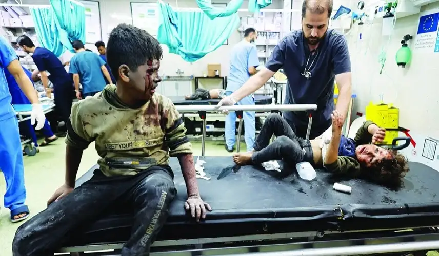 العدو يستخدم أسلحة تخلف حروقا شديدة