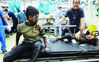 العدو يستخدم أسلحة تخلف حروقا شديدة
