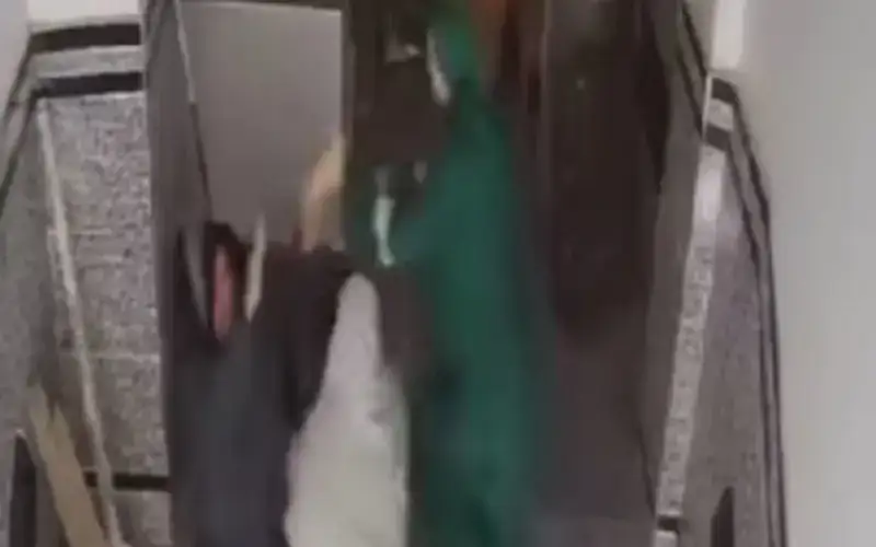 قرار بحبس الزوجة التي ضربت وسحلت