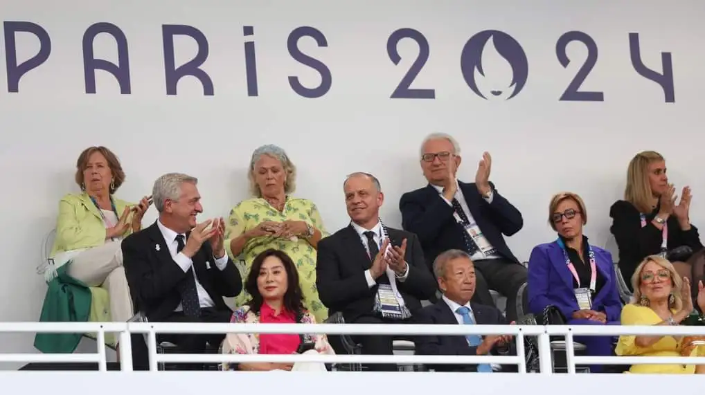 الأمير فيصل يحضر حفل افتتاح الأولمبياد