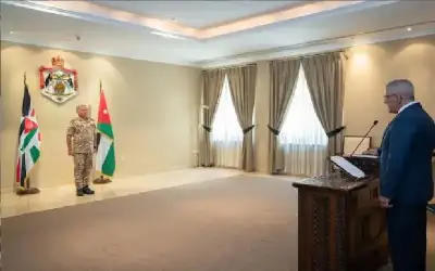 الضمور يؤدي اليمين القانونية أمام الملك