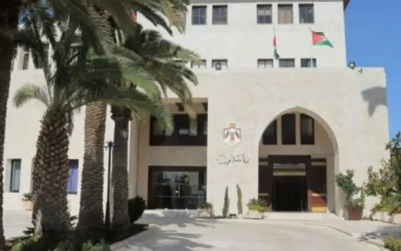 الحكومة تسمح لموظفيها العمل خارج أوقات