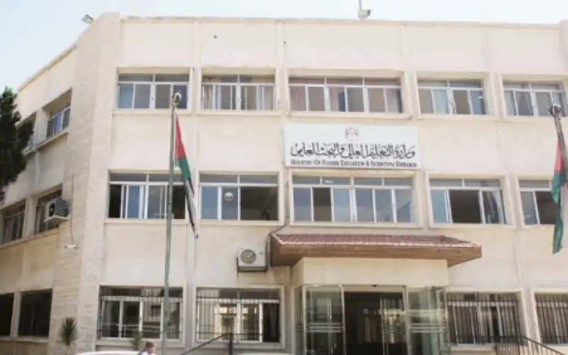 الخطيب: تخصصات مهنية وتطبيقية في الجامعات