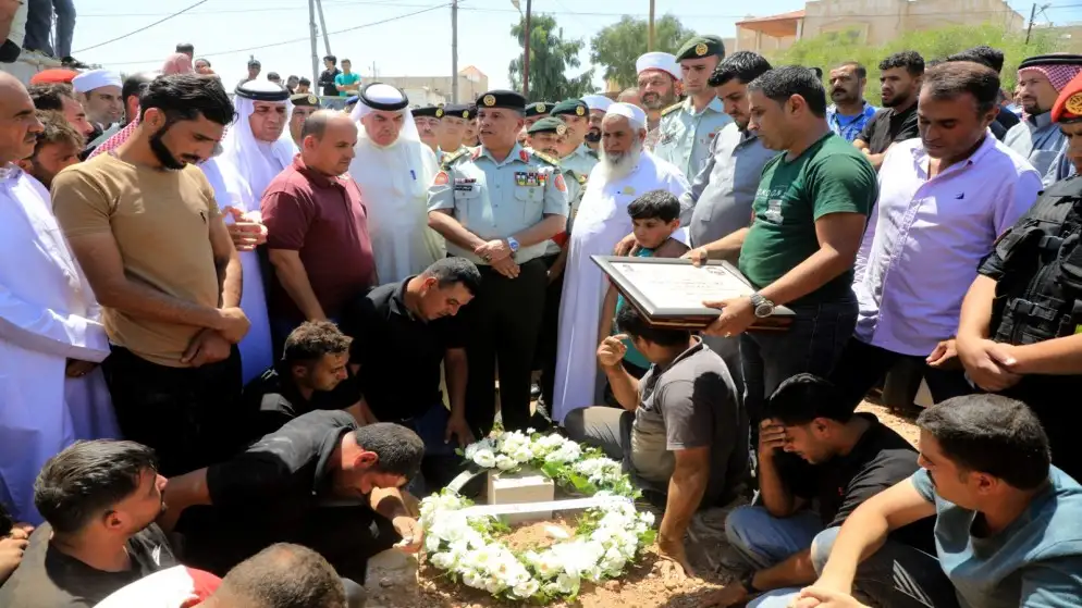 القوات المسلحة تشيع جثمان الشهيد الرقيب