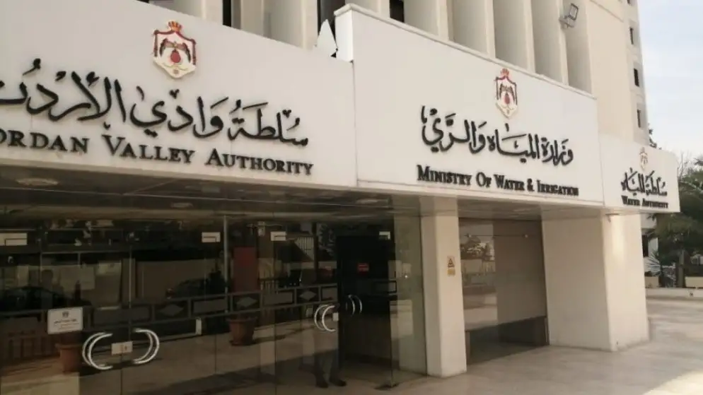 اعتداء مجهولين على خط مياه الديسي