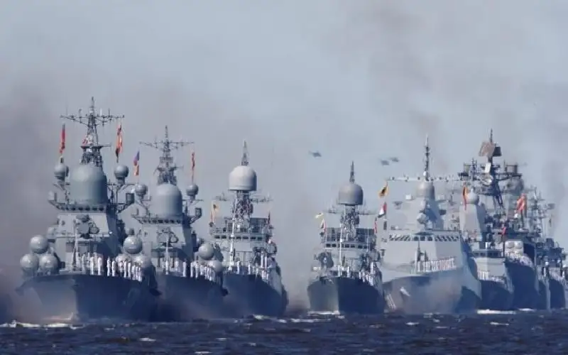 4 أساطيل ومئات السفن.. بحرية روسيا