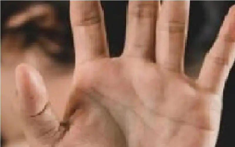 تقرير دولي صادم.. 25% من المراهقات