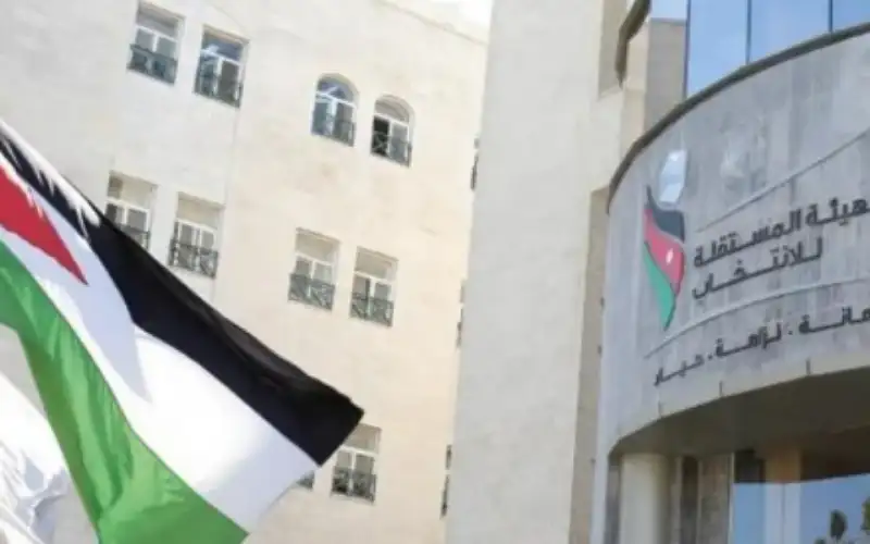 114 قائمة مترشحة في اليوم الأول