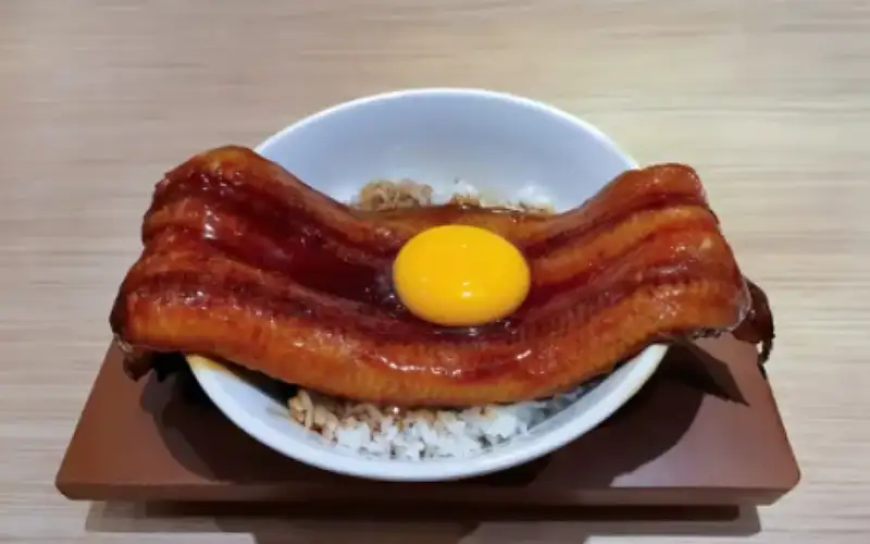 ثعبان بحر مشوي يقتل امرأة ويصيب