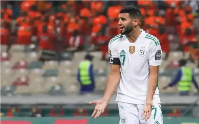 محرز يقف لدعم ملاكمة جزائرية ضد