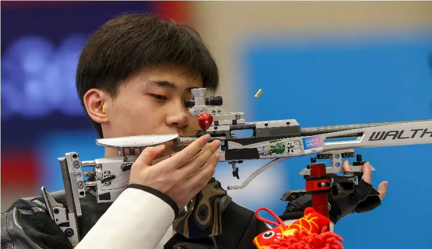 الصيني ليو يحرز ذهبية في الرماية