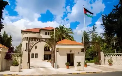 موظفون حكوميون إلى التقاعد .. (أسماء)
