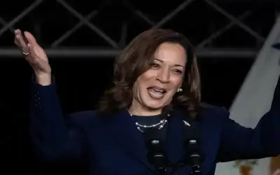 كامالا هاريس تضمن ترشيح الحزب الديمقراطي