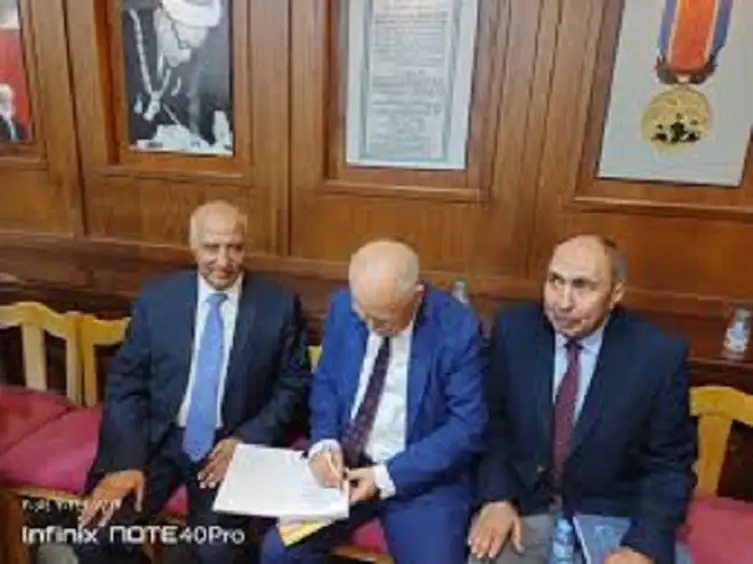 صدور كتاب محطات من حياتي للدكتور