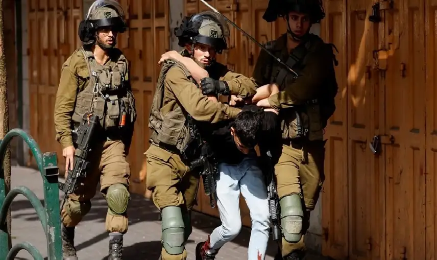 اعتقال 30 فلسطينيا على الأقل من