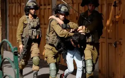 اعتقال 30 فلسطينيا على الأقل من