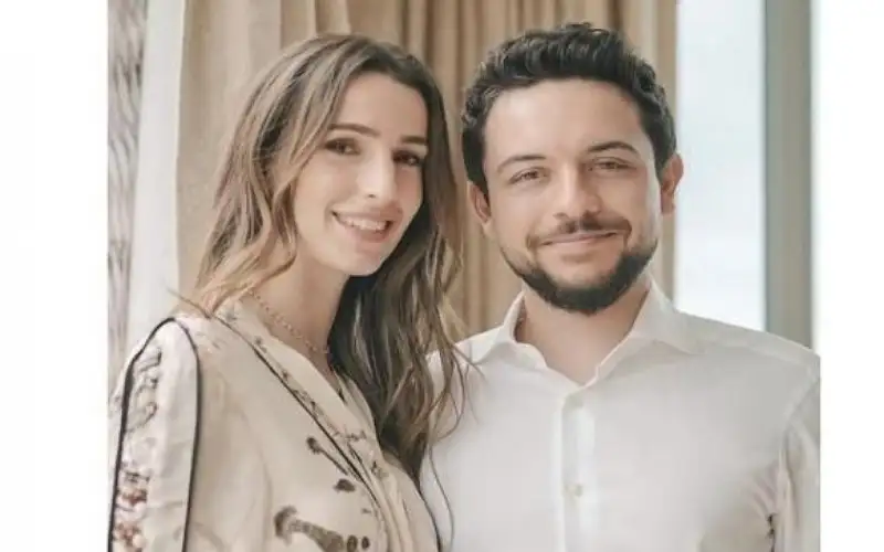 أسرة جامعة الزيتونة الأردنية تهنئ العائلة