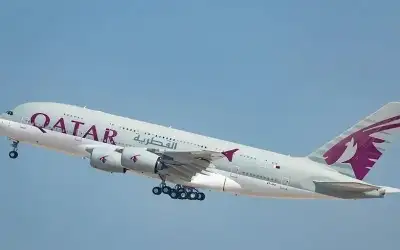 الخطوط الجوية القطرية تعلق رحلاتها إلى