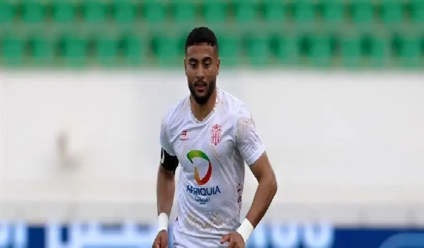 لاعب مغربي يتمرد على ناديه للانضمام