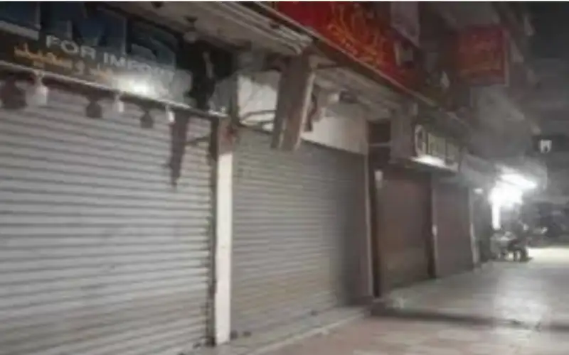 بدء تطبيق قرار إغلاق المحلات التجارية