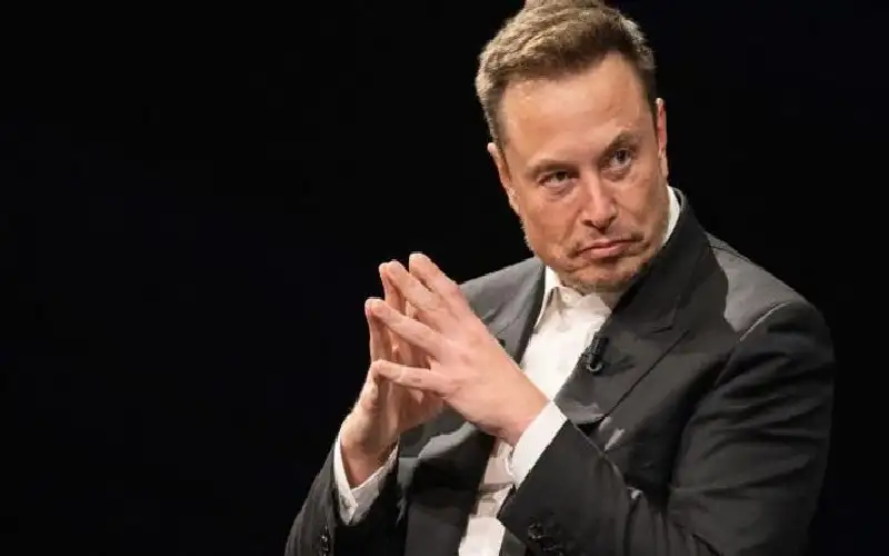 إيلون ماسك يكشف تفاصيل زرع شريحة