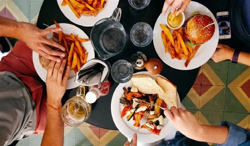 ما المعدل الصحي لتناول الطعام في