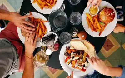 ما المعدل الصحي لتناول الطعام في