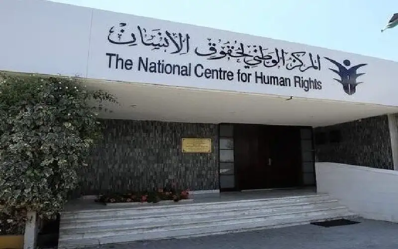 الخصاونة يقول إنه ملتزم وحكومته هي