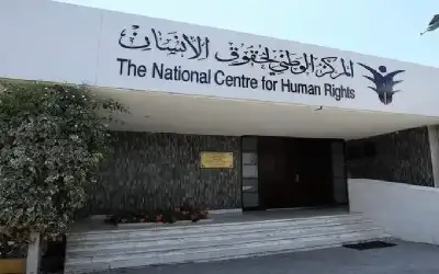 الخصاونة يقول إنه ملتزم وحكومته هي