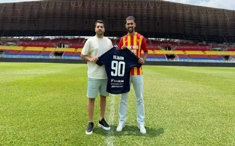 لاعب المنتخب الوطني لكرة القدم “علوان”