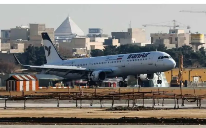 إيران تحذر الطيارين من التحليق في