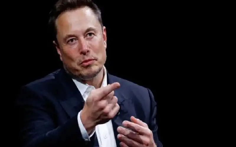 إيلون ماسك يواجه مؤسسي أوبن إيه