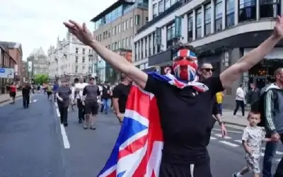 الموساد يعيث بشوارع بريطانيا فسادا.. عن