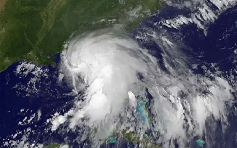 الإعصار ديبي يعصف بفلوريدا