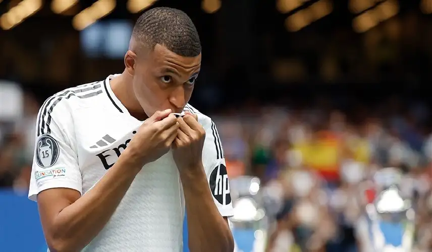 مبابي يصل مدريد ويستعد للظهور الرسمي